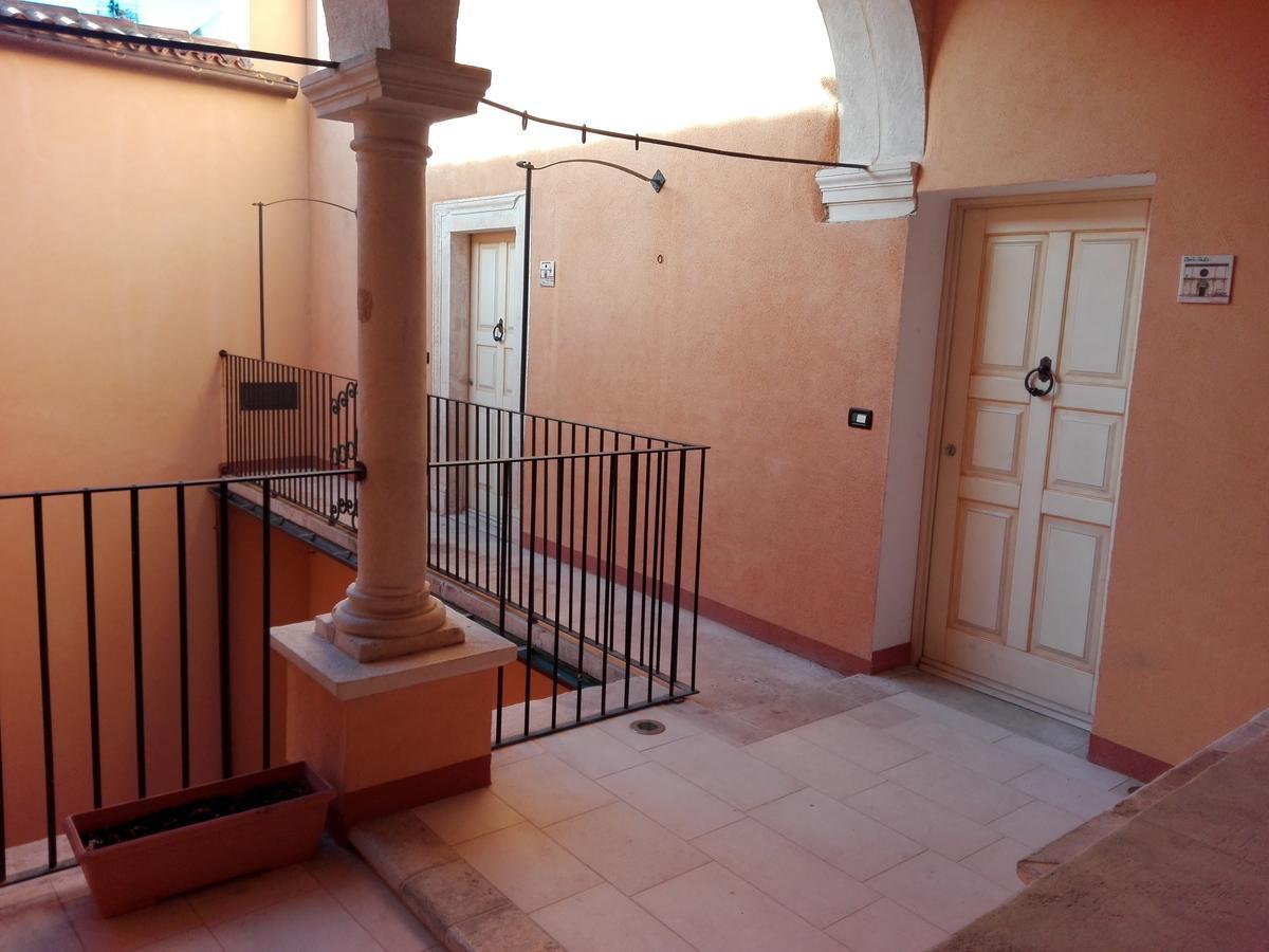 B&B Palazzo Cappa ラクイラ エクステリア 写真